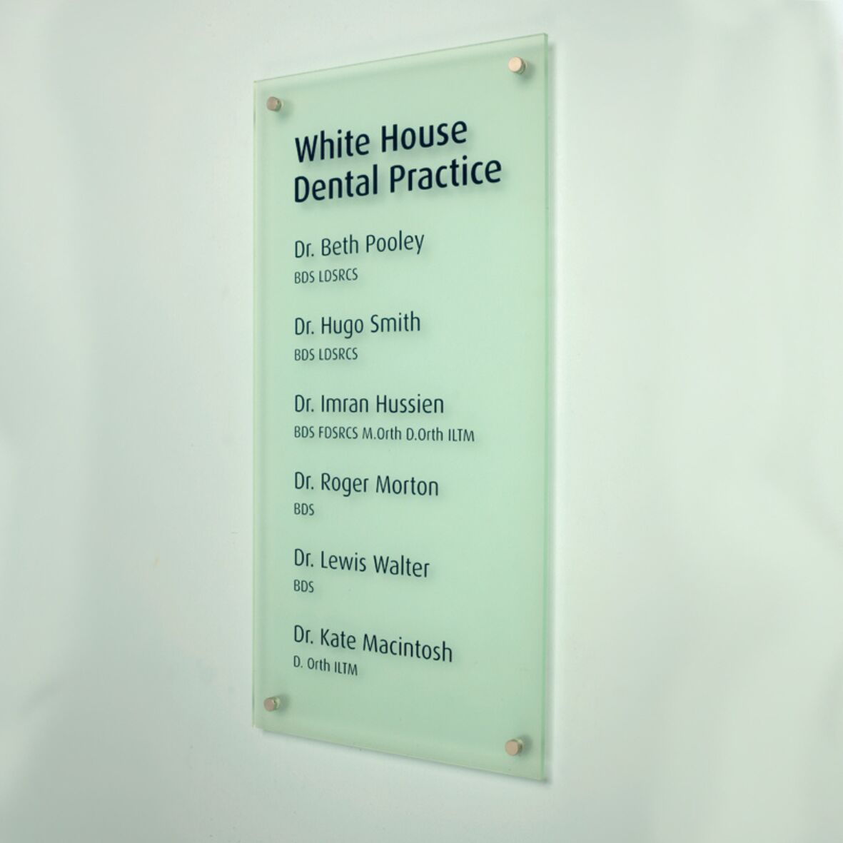 How to Choose the Right Office Lobby Signs for Your Business 2 Office Lobby Signs